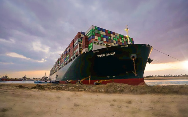 Học thuyết kinh tế trong cú đâm của EverGiven vào kênh đào Suez: Sự bất hợp lý của những con tàu hàng ‘siêu to siêu khổng lồ’